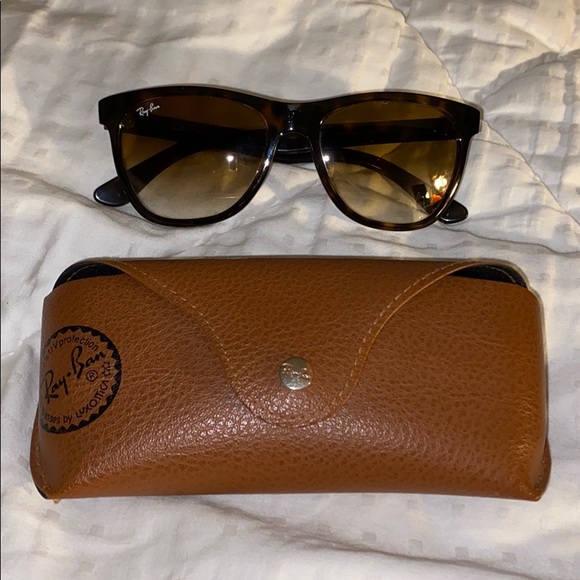 Ray bans - Picture 1 of 1